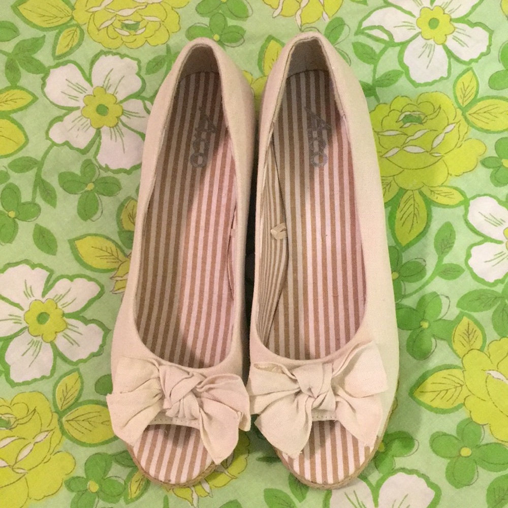 Summer Linen Wedges with a bow